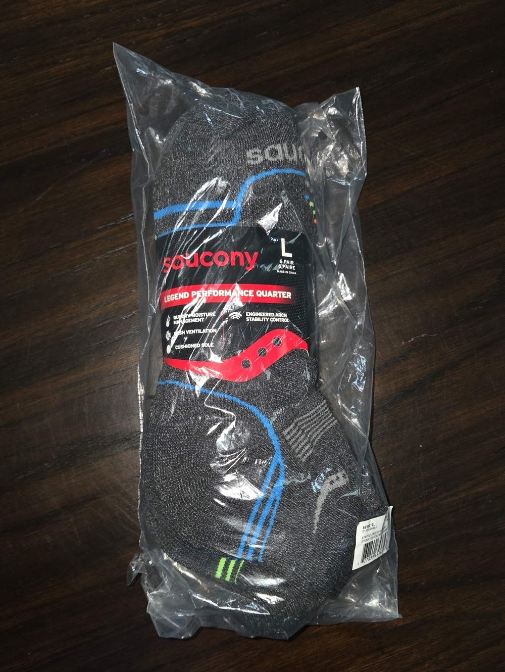 Saucony Men’s Quarter Athletic Socks - Black with Accents - Pack of 6